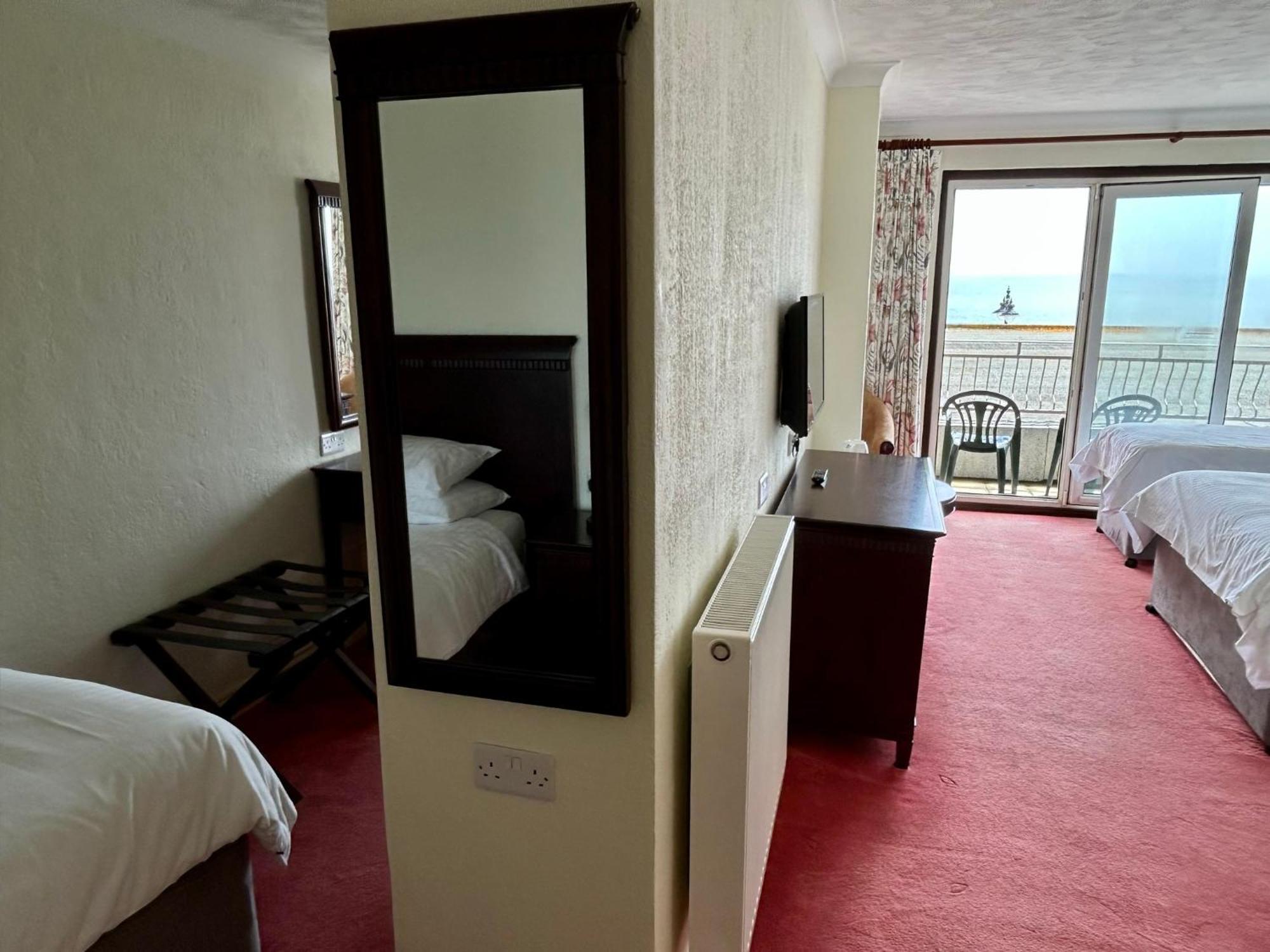 Regent Court - Seafront, Sandown - Free Car Ferry For Bookings Of 3 Or More Nights, Subject To Availability Номер фото