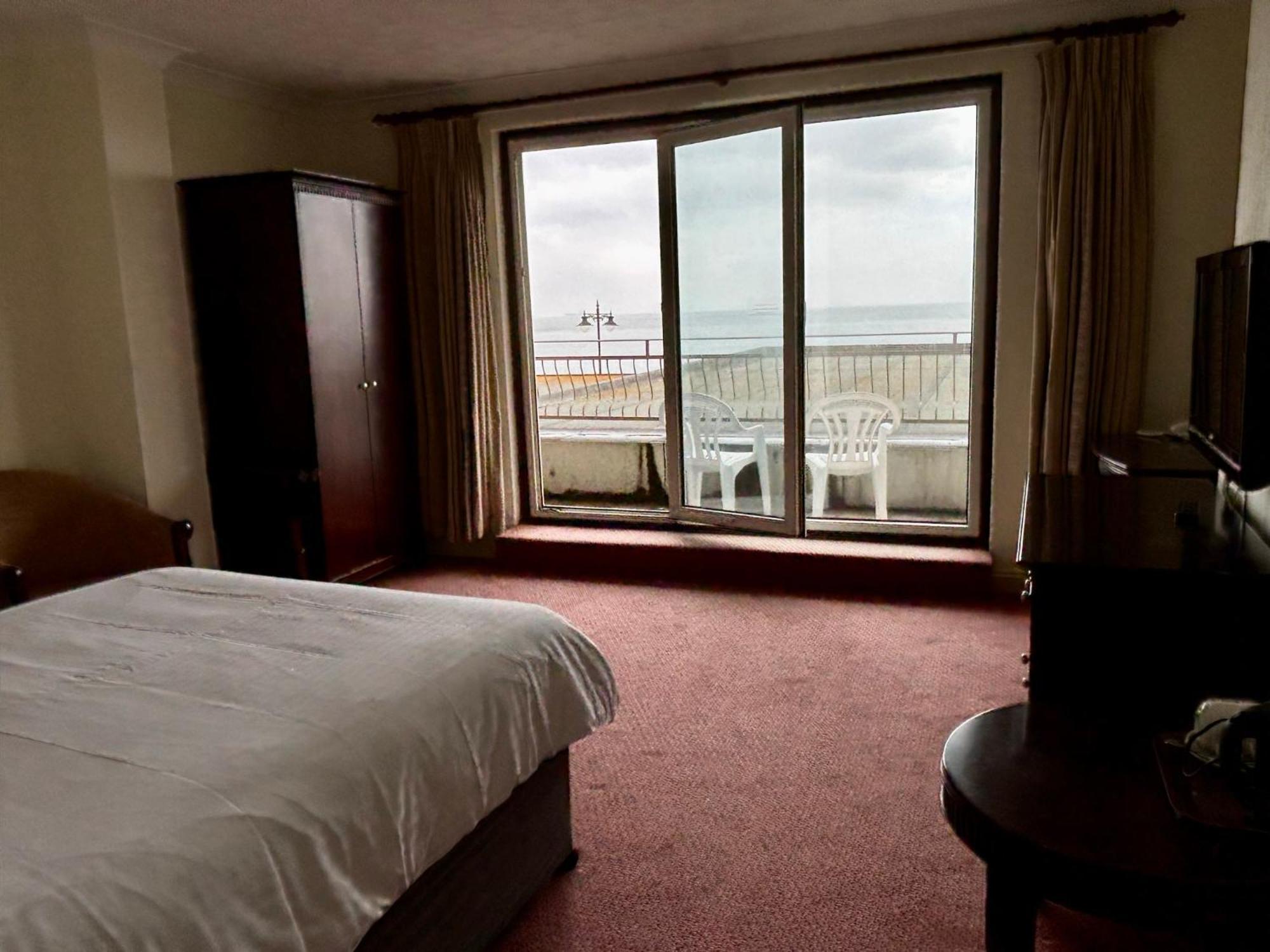 Regent Court - Seafront, Sandown - Free Car Ferry For Bookings Of 3 Or More Nights, Subject To Availability Номер фото